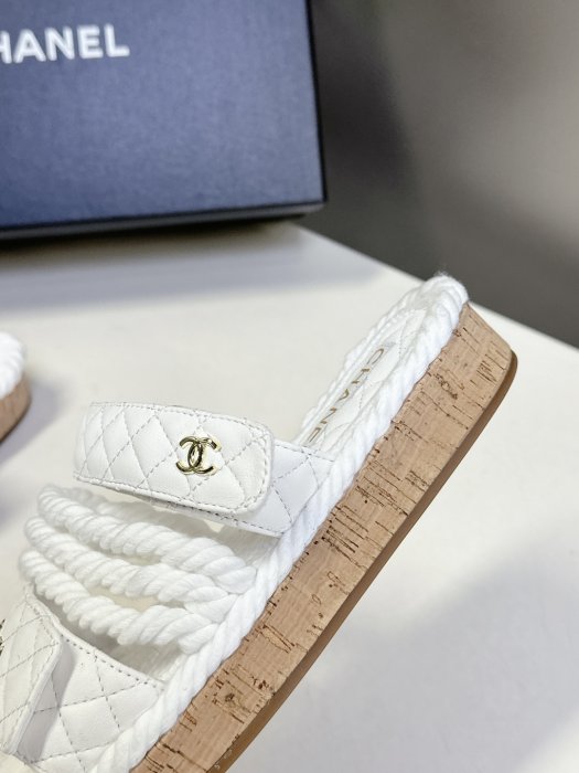 Шлепанцы женские фото 8