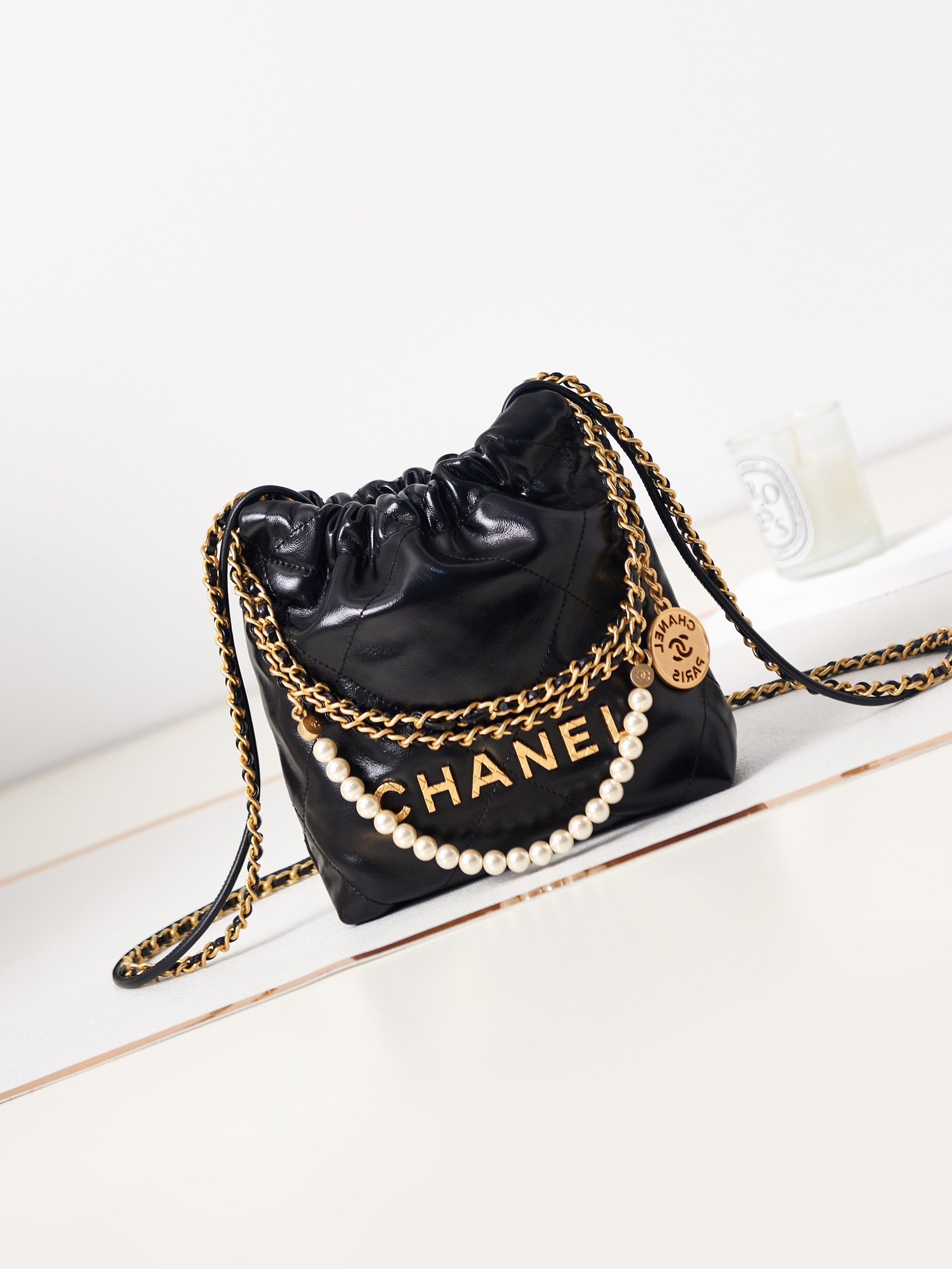 A bag CHANEL 22