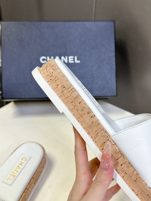 Шлепанцы женские фото 8