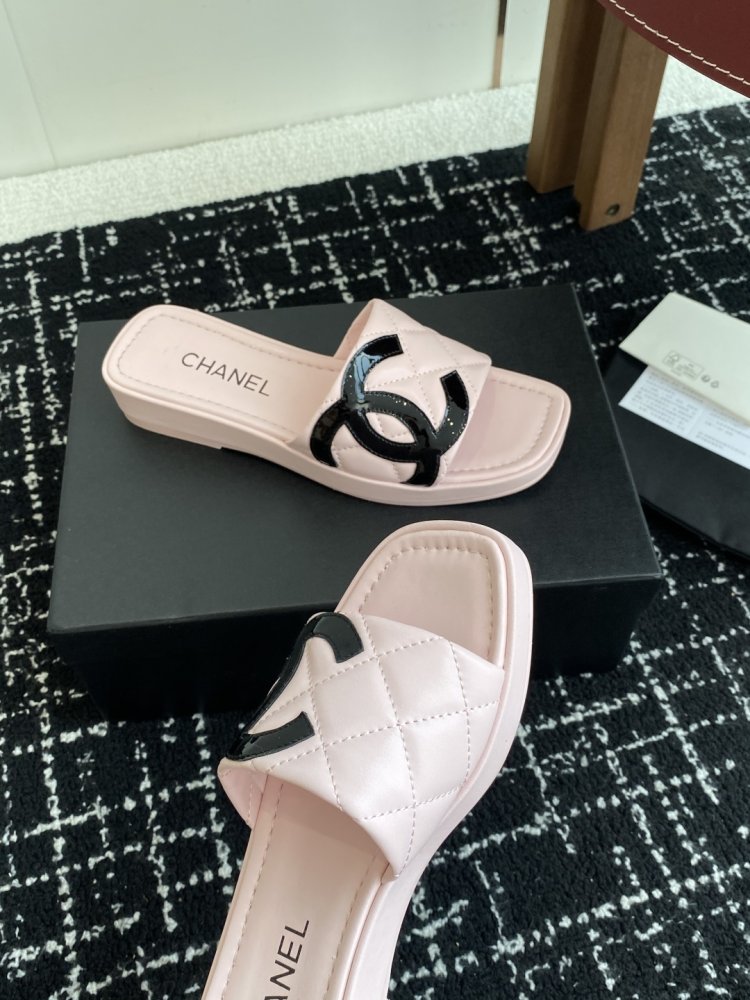 Шлепанцы женские фото 6