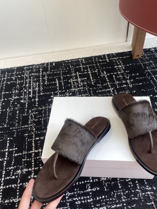 Шлепанцы женские фото 7