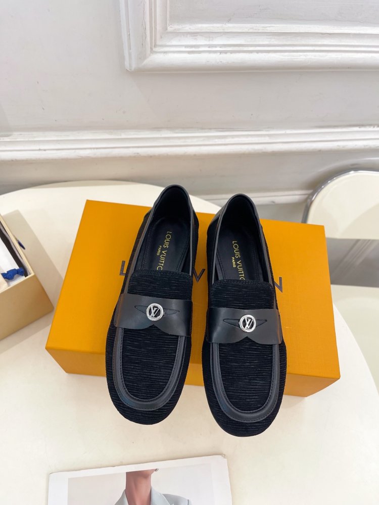 Лоферы женские