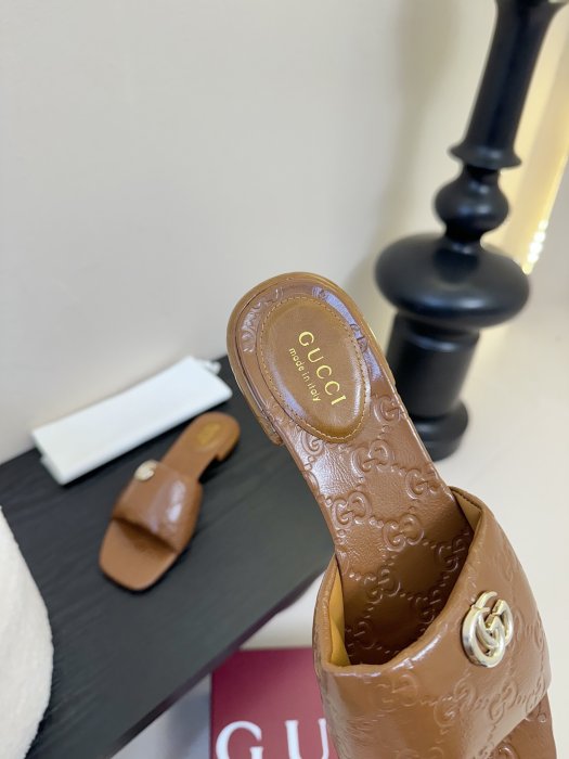 Шльопанці фото 6