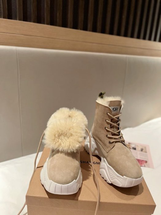 Boots women's on fur winter