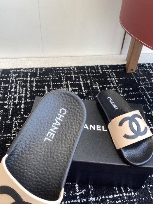 Шлепанцы женские фото 8