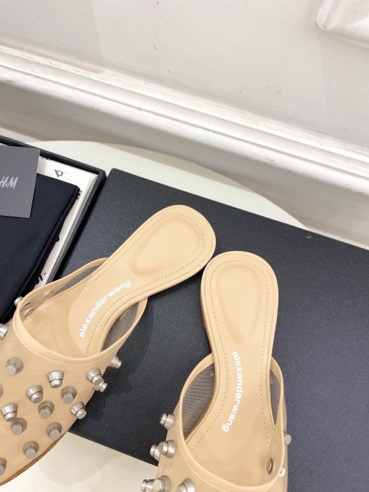 Шлепанцы женские фото 7