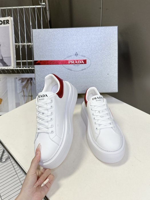 Кроссовки женские фото 4