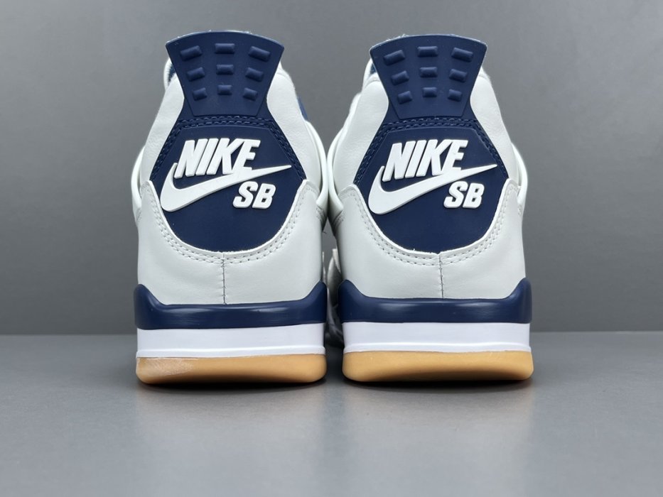 Кроссовки Nike SB x Jordan Air Jordan 4 Sapphire фото 3