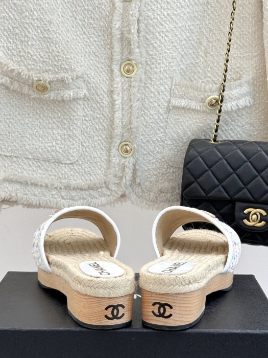 Шлепанцы женские фото 6