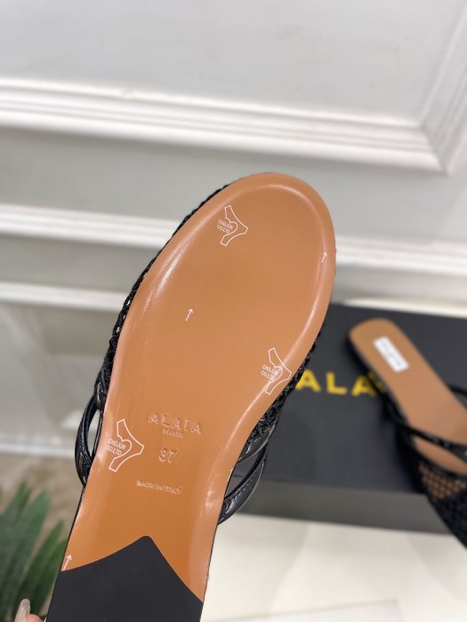 Шлепанцы женские фото 9