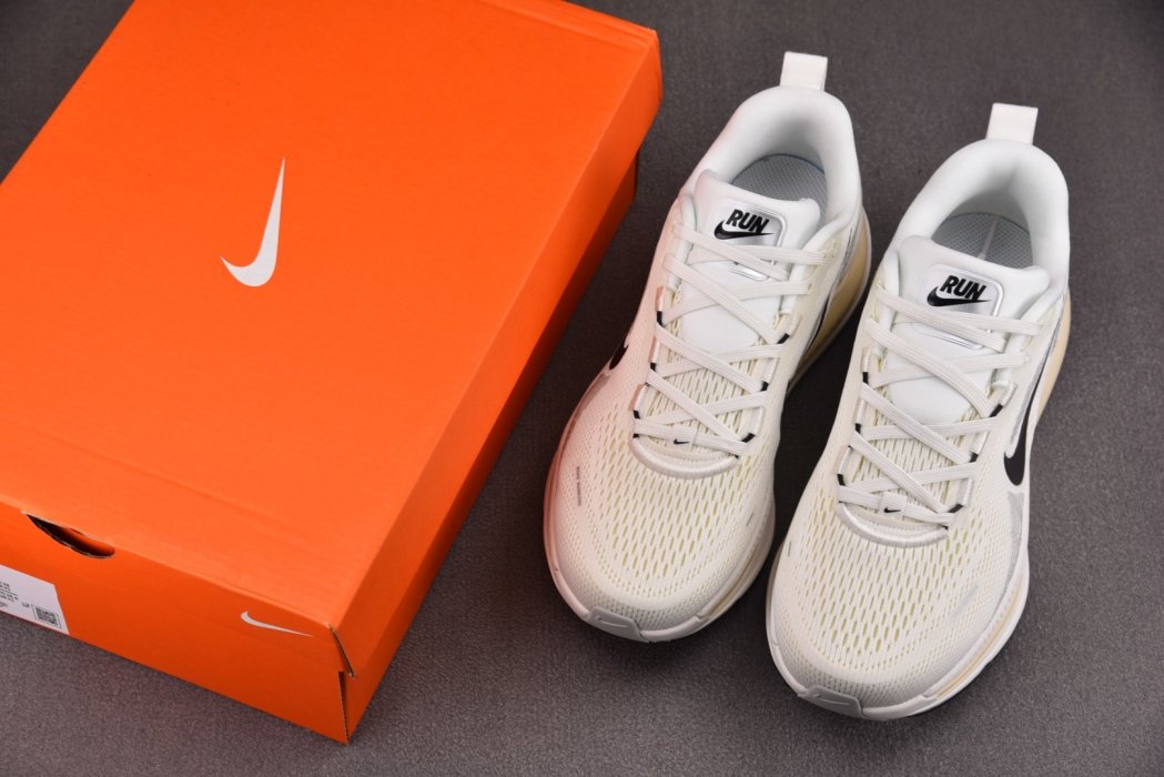 Кроссовки Vomero 18 Coconut Milk фото 7