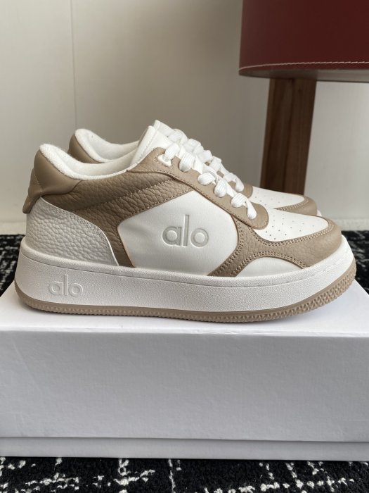 Кроссовки женские фото 2