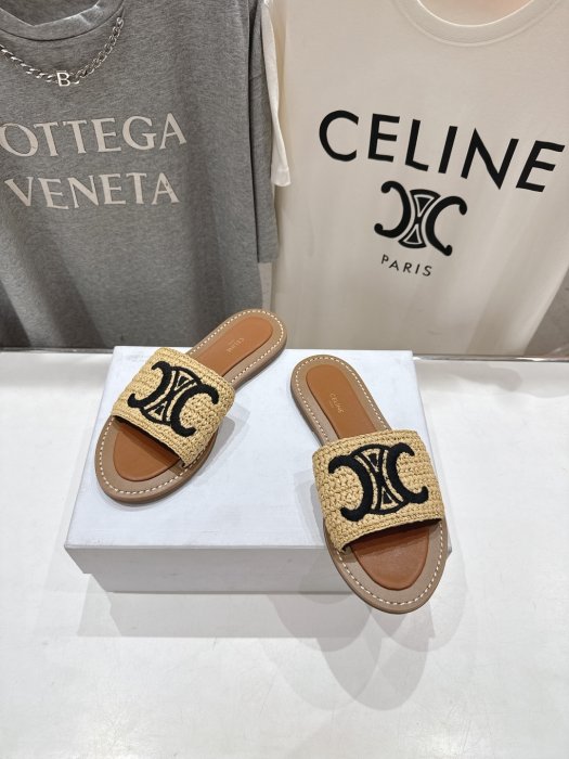 Шлепанцы женские фото 2