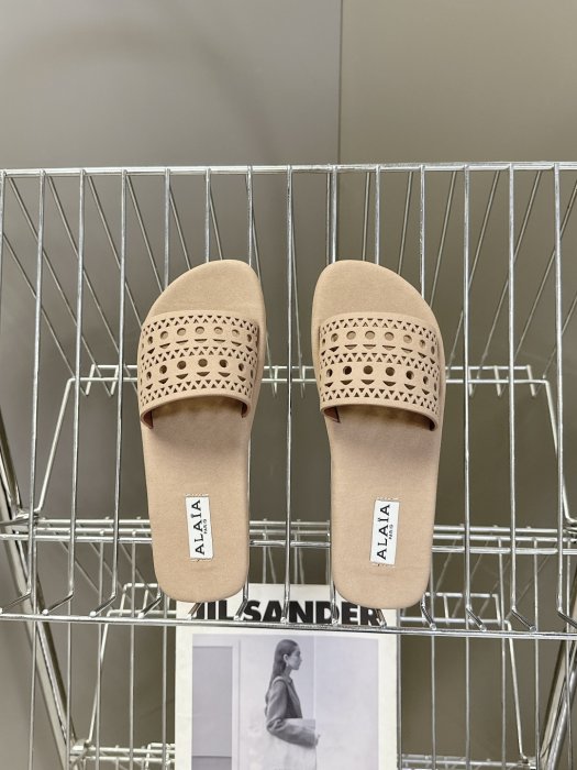 Шлепанцы женские фото 6