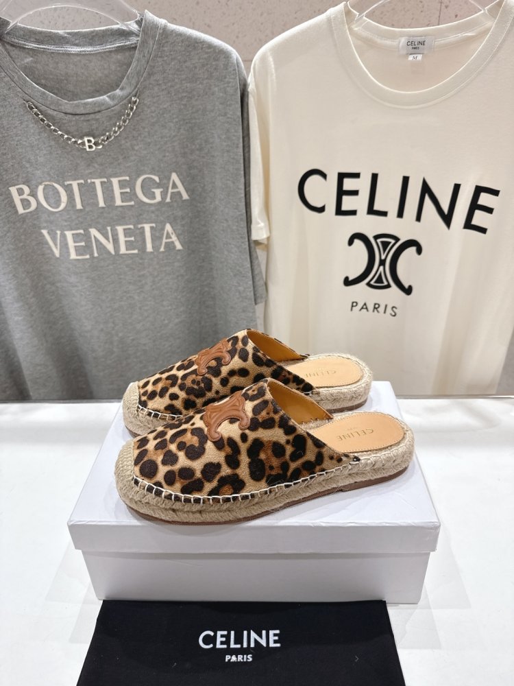 Шлепанцы женские фото 3