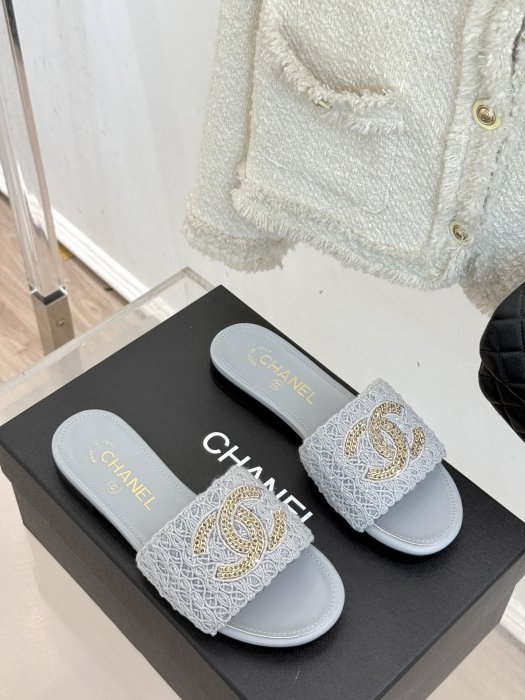 Шлепанцы женские фото 3