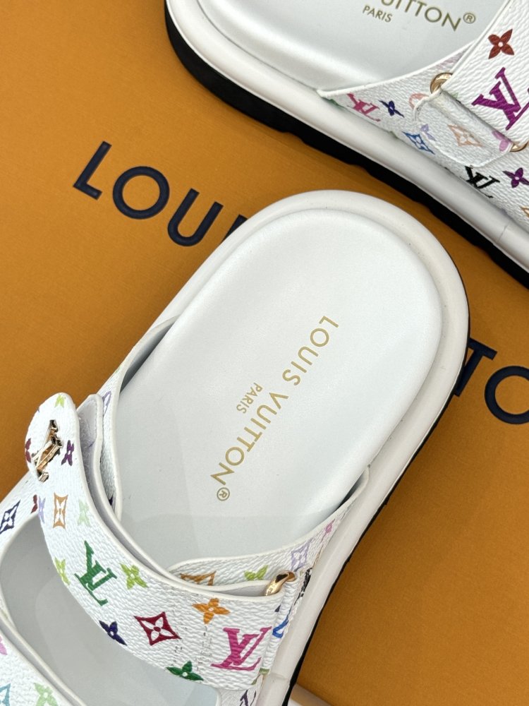 Шльопанці жіночі фото 8