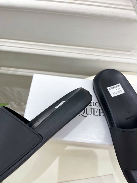 Шльопанці жіночі фото 8