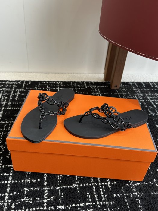 Шлепанцы женские фото 3