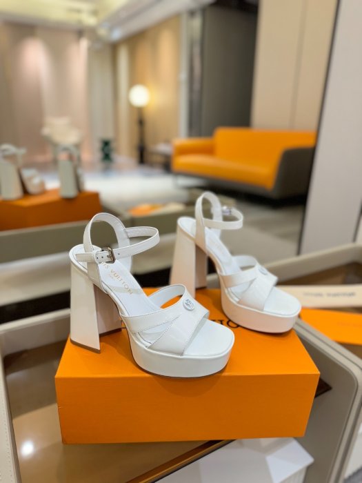 Босоножки фото 2