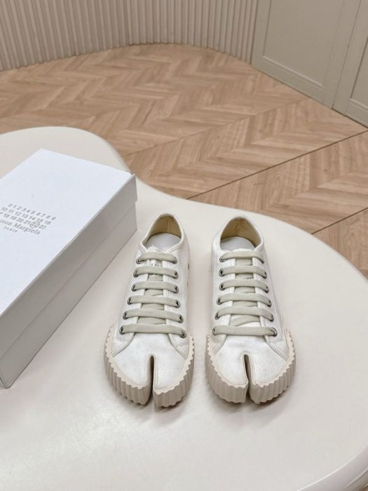 Кеди жіночі з роздвоєним носком