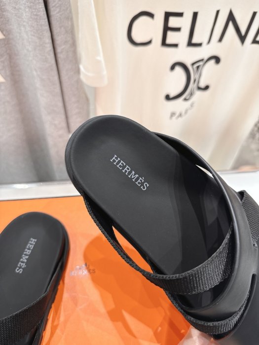 Шлепанцы женские фото 6