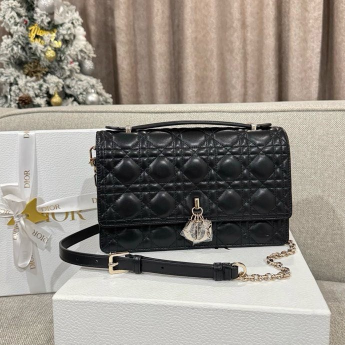 Сумка Miss Dior кожаная женская 24 см