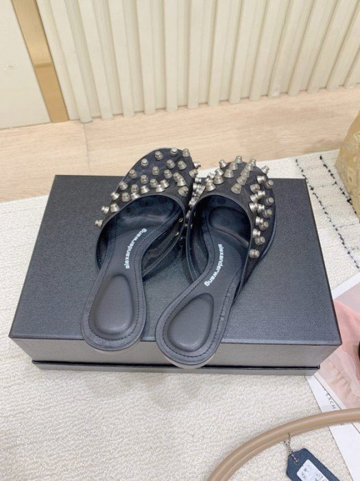 Шлепанцы женские фото 8