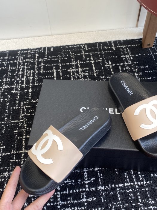 Шлепанцы женские фото 7