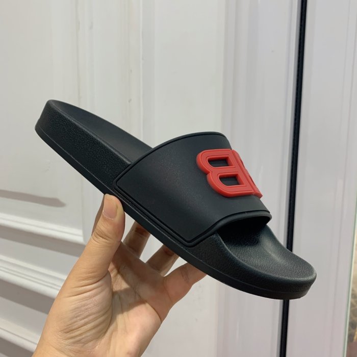 Шлепанцы фото 3