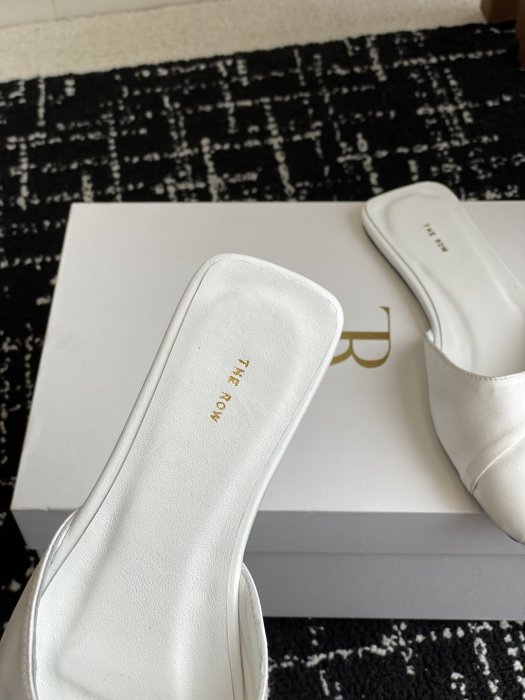 Шлепанцы женские фото 8