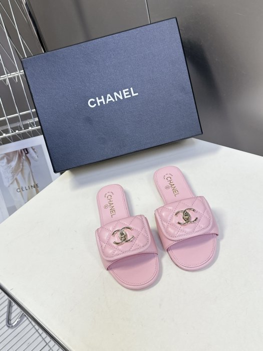 Шлепанцы женские