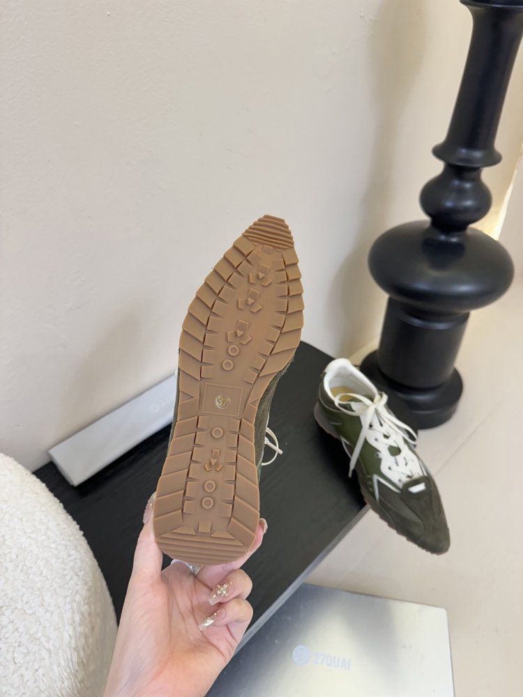 Кросівки жіночі фото 6