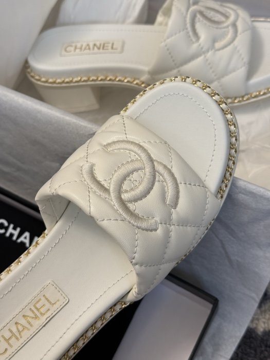 Шлепанцы фото 7