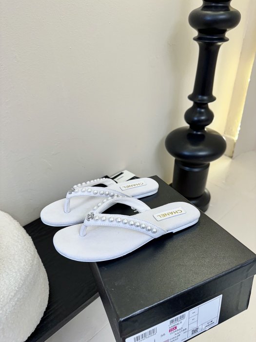 Шлепанцы женские фото 4