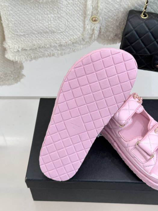 Шлепанцы женские фото 9