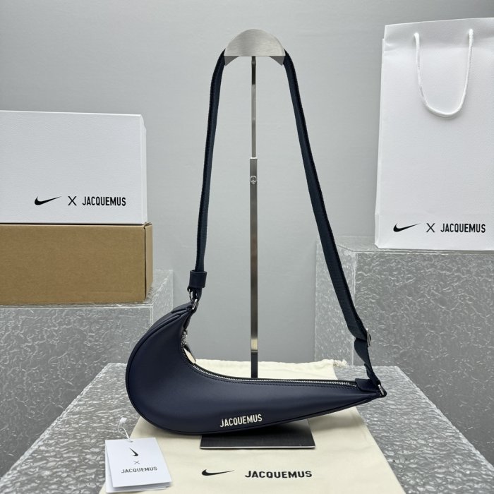 Сумка Nike x Jacquemus Smoosh Shoulder Bag 30 см фото 18