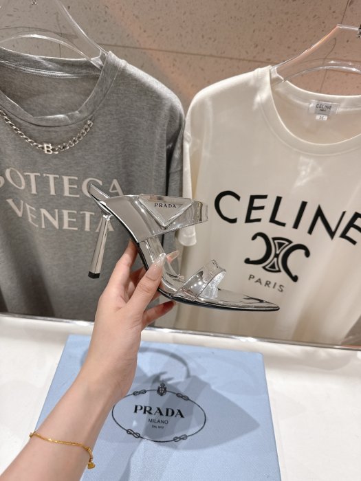 Босоножки фото 5