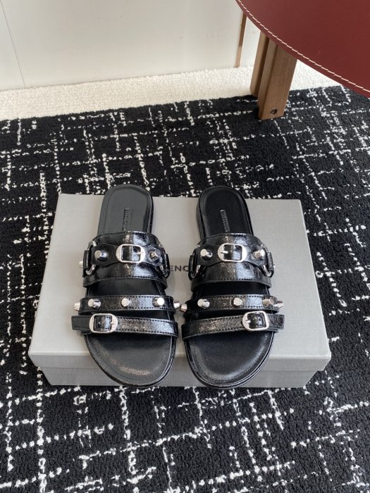 Шлепанцы женские