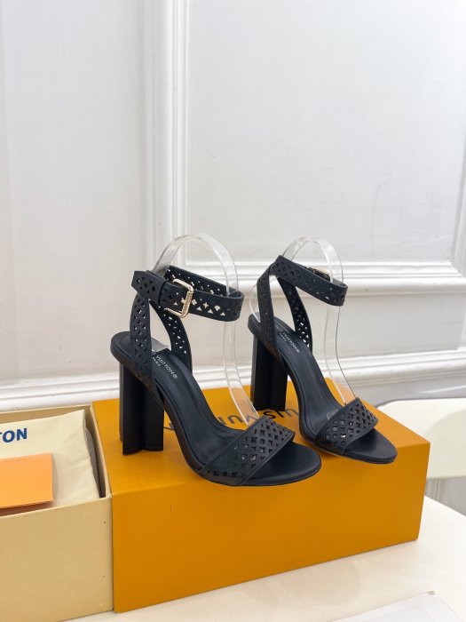 Босоножки фото 2