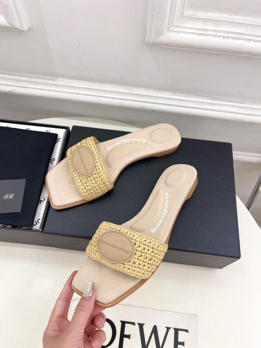 Шлепанцы женские фото 3