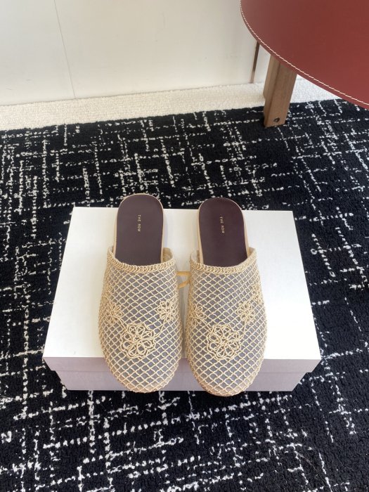 Шлепанцы женские