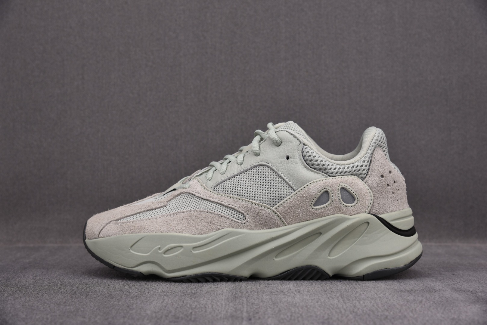 Sneakers Yeezy Boost 700