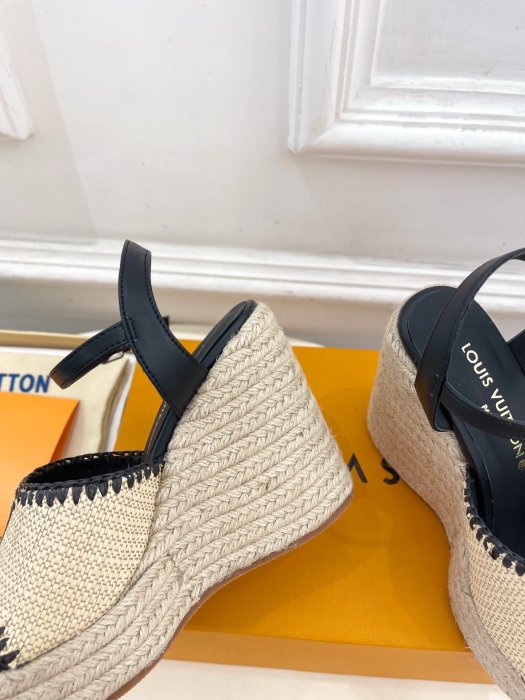 Босоножки фото 8