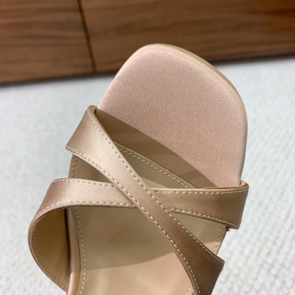 Босоножки фото 7