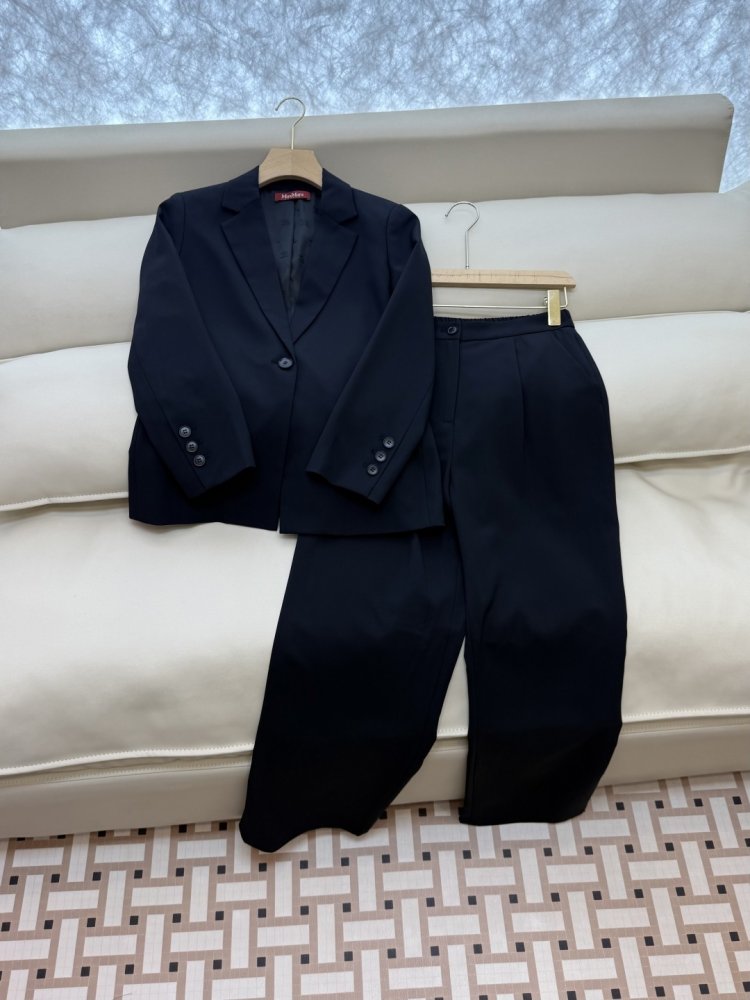 Костюм жіночий фото 3