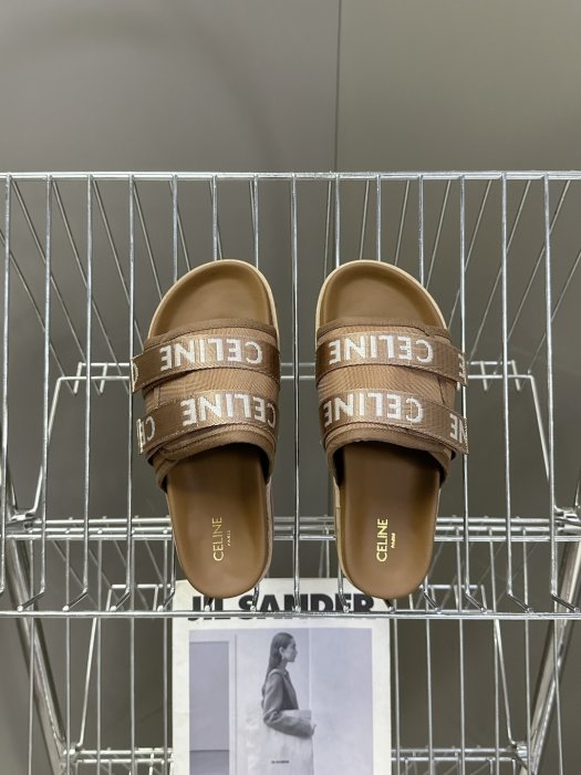 Шлепанцы женские фото 6