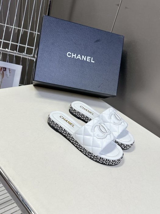 Шлепанцы фото 2