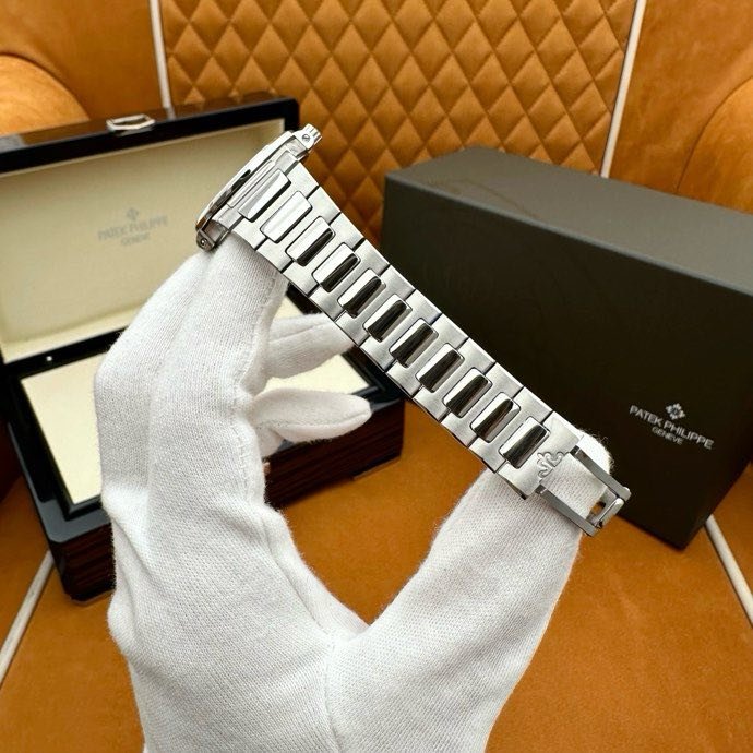Годинник наручні Patek Philippe Sports Elegance Series 7010/1G-010 Nautilus 32 мм фото 5