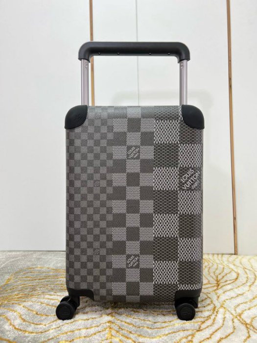 Suitcase Horizon 55 for manual luggage 38х55х21 cm